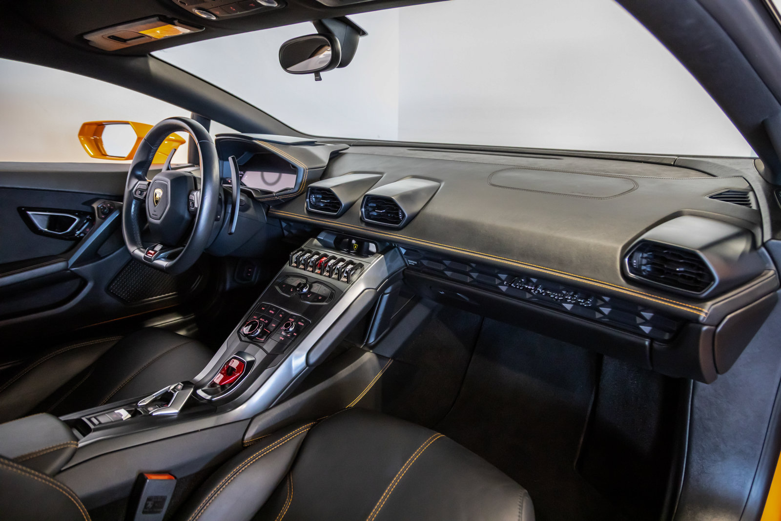 Used 2015 Lamborghini Huracan LP 610-4 AWD/4WD image 35