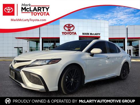 Used 2022 Toyota Camry XSE FWD image 1