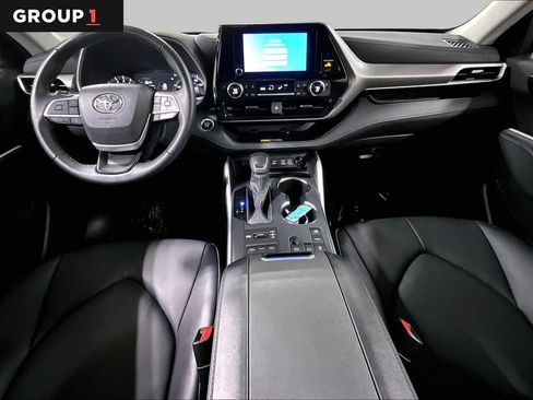 Certified 2025 Toyota Highlander XLE AWD/4WD image 16