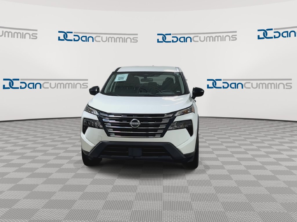 Used 2024 Nissan Rogue S FWD image 3