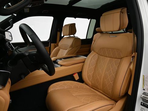 Used 2024 Jeep Grand Wagoneer Series III w/ Quick Order Packagew 28T image 12