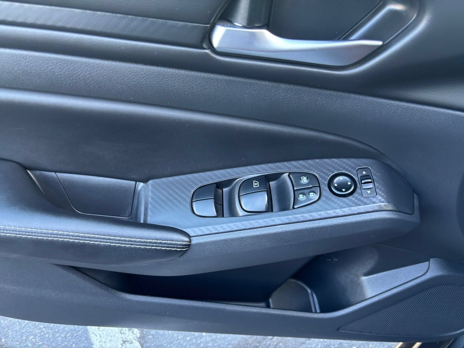 Used 2025 Nissan Altima 2.5 SV FWD image 18