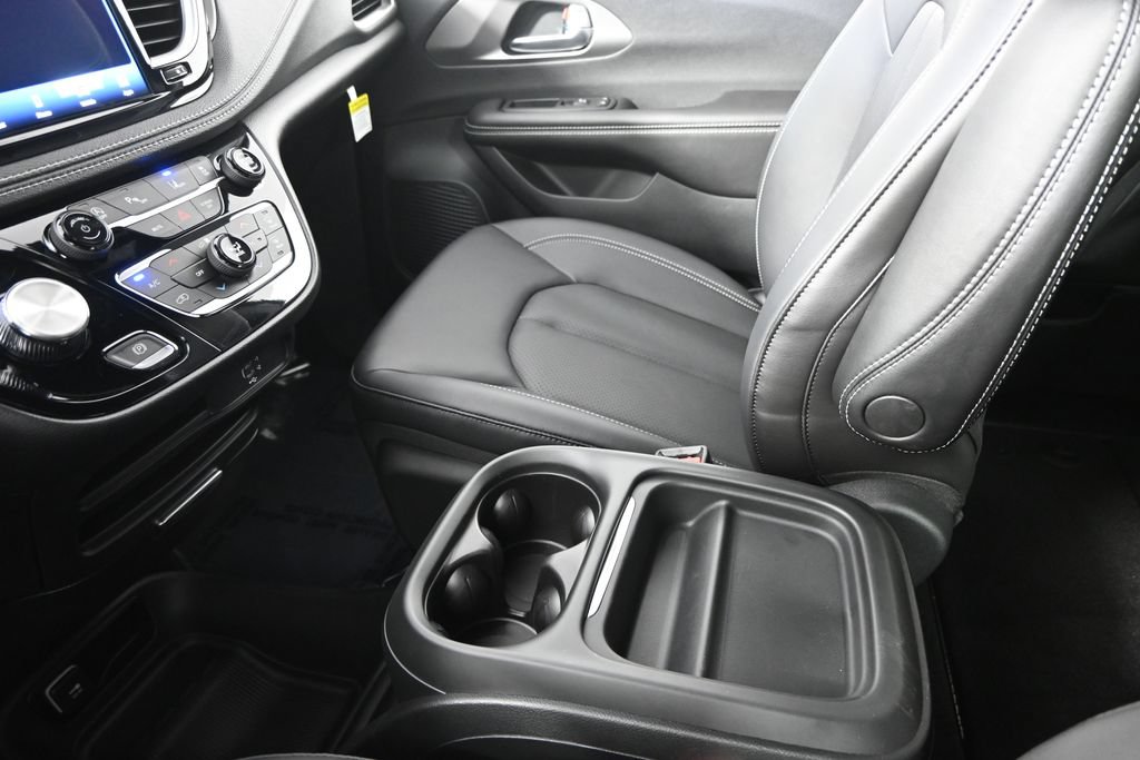 New 2027 Chrysler Pacifica Select AWD/4WD image 34
