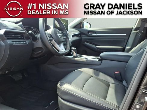 Certified 2025 Nissan Altima 2.5 SL FWD image 9