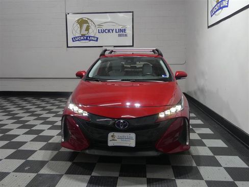 Used 2021 Toyota Prius Prime XLE image 2