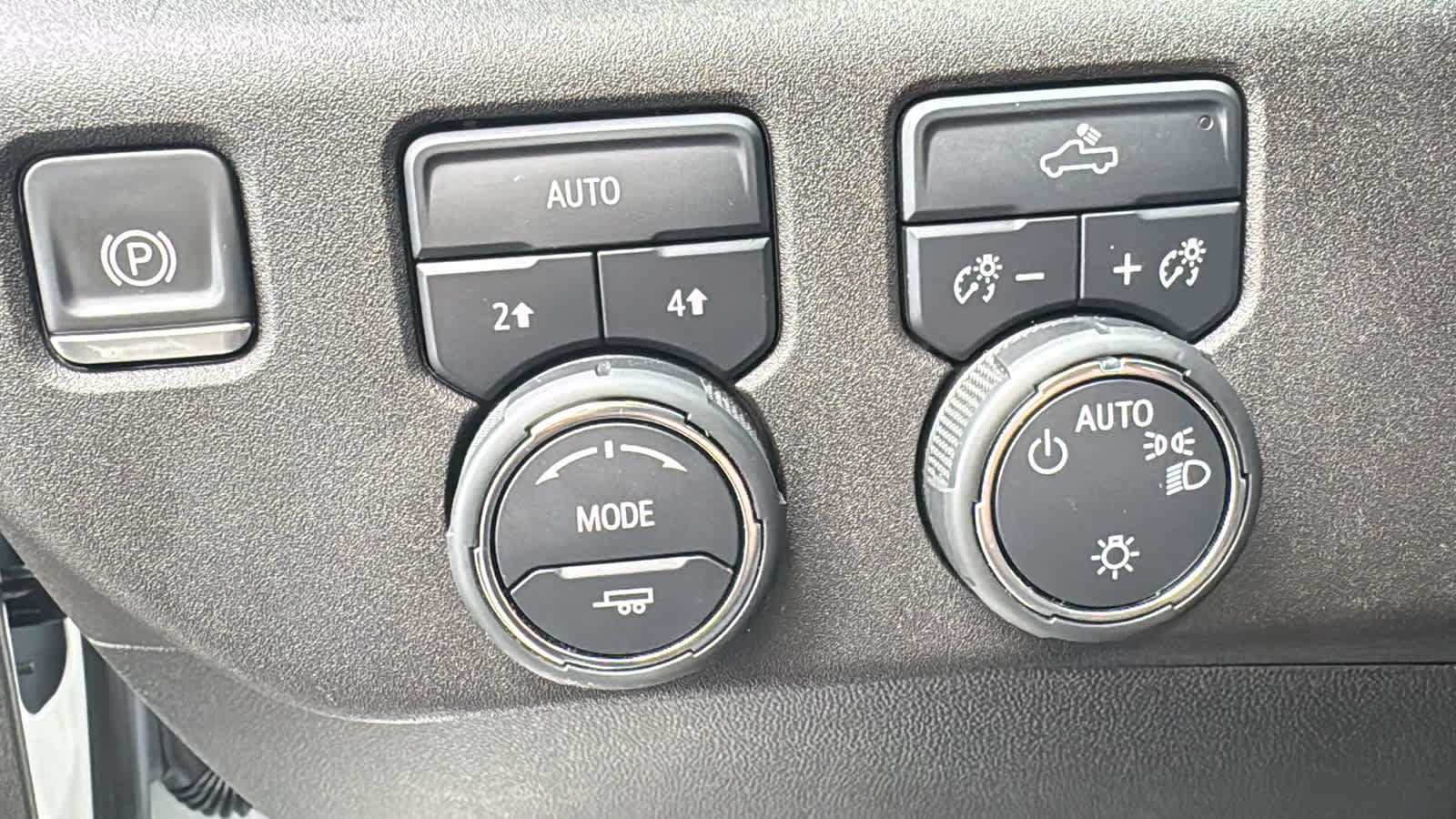 Used 2024 Chevrolet Silverado 1500 LT AWD/4WD image 9