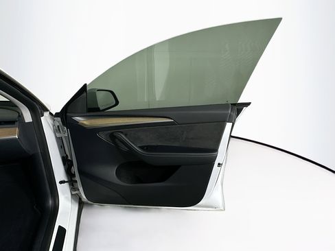 Used 2023 Tesla Model Y Long Range image 31