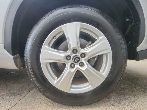 Used 2023 Toyota Highlander L image 10