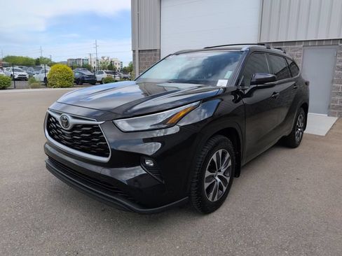 Used 2022 Toyota Highlander XLE AWD/4WD image 7