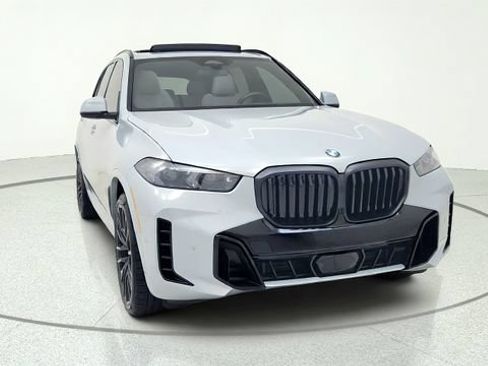 Used 2026 BMW X5 sDrive40i w/ M Sport Package RWD image 2
