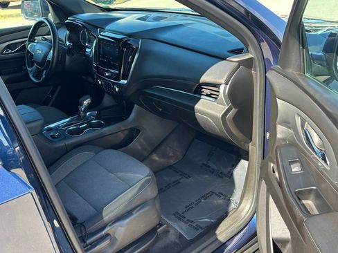 Used 2023 Chevrolet Traverse LT image 28