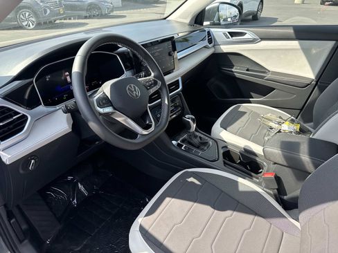 New 2026 Volkswagen Taos SE image 15