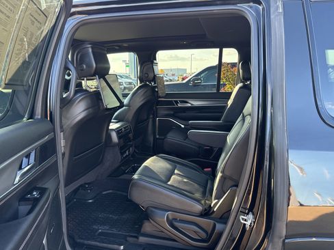 Used 2023 Jeep Wagoneer Series II AWD/4WD image 13