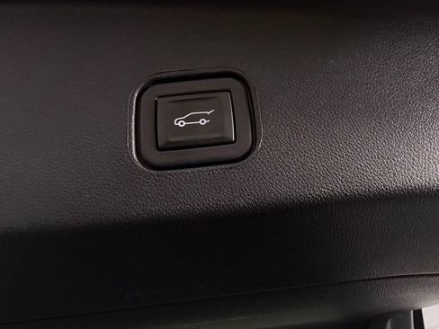 Used 2024 Cadillac Lyriq Sport RWD image 29