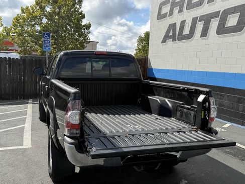 Used 2013 Toyota Tacoma PreRunner image 17