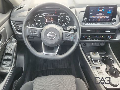 Used 2024 Nissan Rogue SV image 16