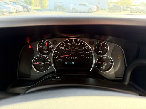 Used 2023 Chevrolet Express 2500 w/ Driver Convenience Package image 19