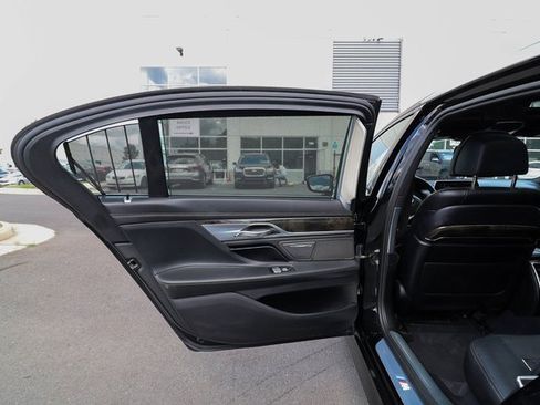 Used 2017 BMW 750i xDrive image 51