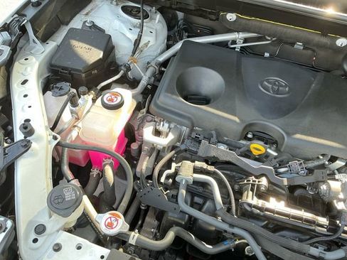Used 2024 Toyota RAV4 SE image 19