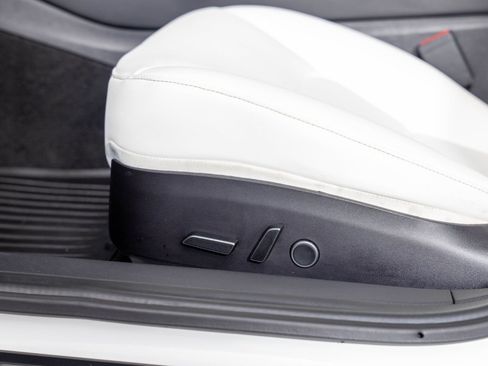 Used 2021 Tesla Model 3 Standard Range Plus image 17