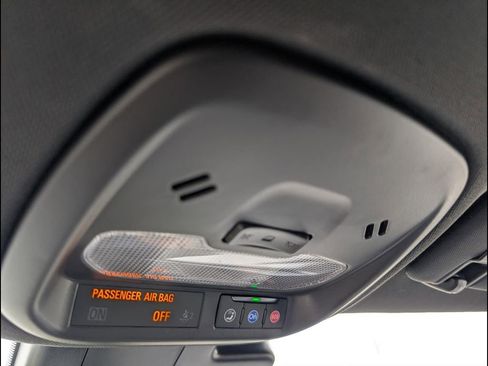 Used 2025 Chevrolet Trax RS FWD image 8