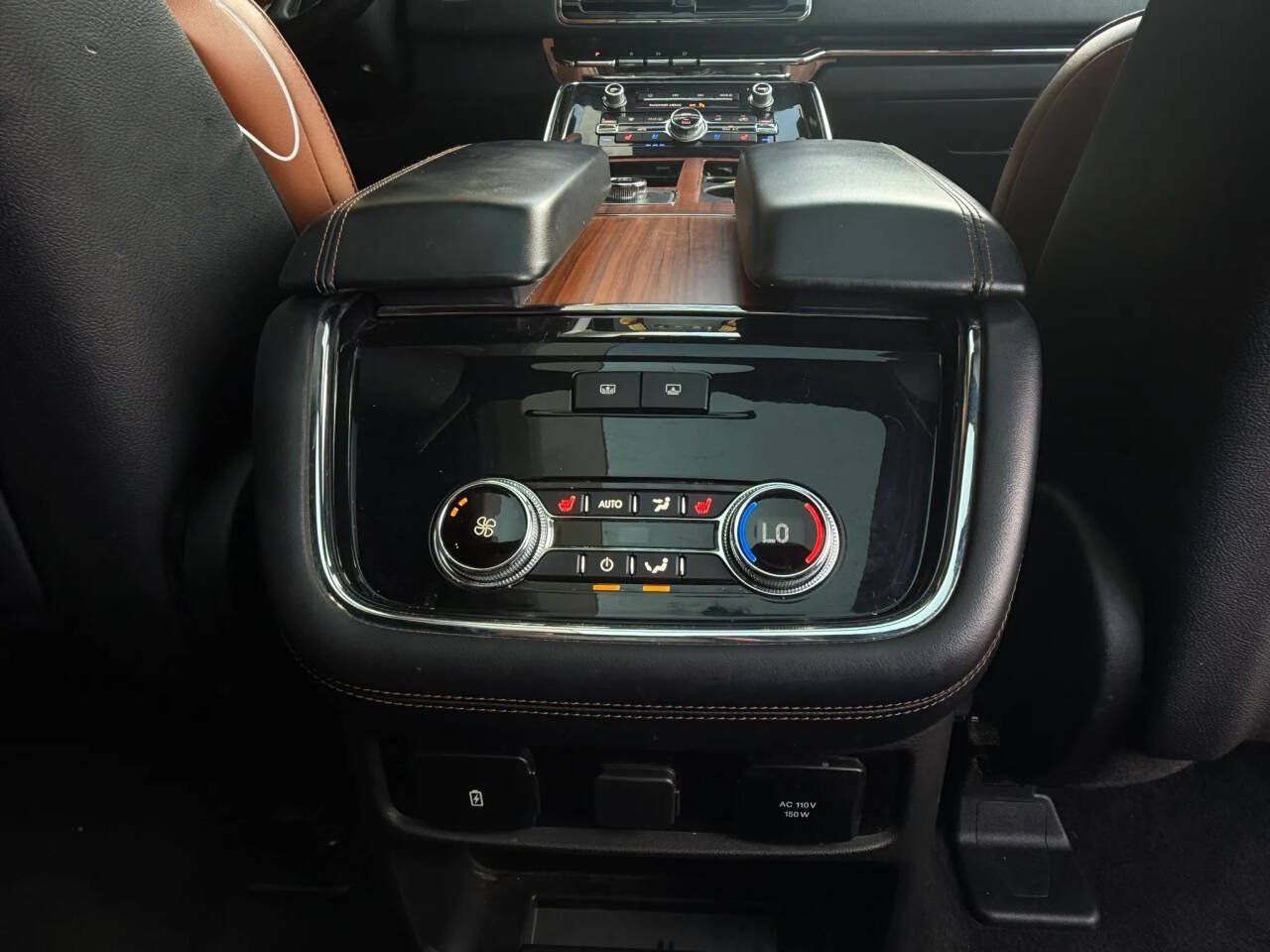 Used 2018 Lincoln Navigator Reserve AWD/4WD image 34
