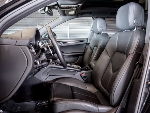 Certified 2023 Porsche Macan S AWD/4WD image 5