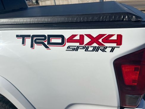 Used 2017 Toyota Tacoma TRD Sport w/ Tow Package (A/T) image 7