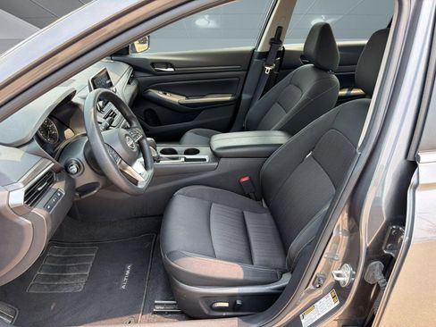 Used 2025 Nissan Altima 2.5 SV FWD image 5