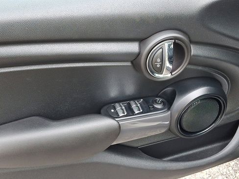 Used 2016 MINI Cooper 4-Door Hardtop image 12