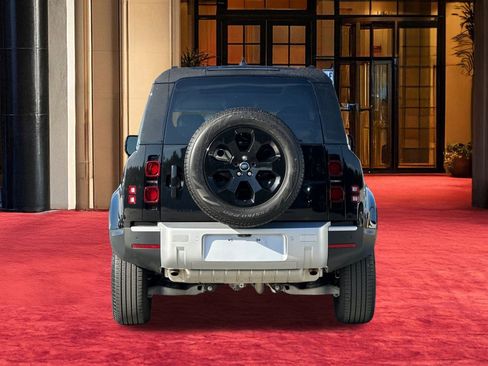 Used 2025 Land Rover Defender 110 S image 11