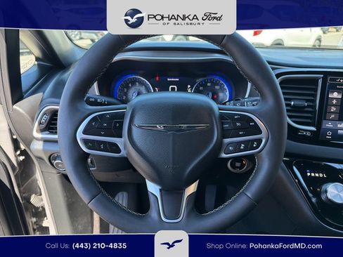 Used 2025 Chrysler Pacifica Select FWD image 14