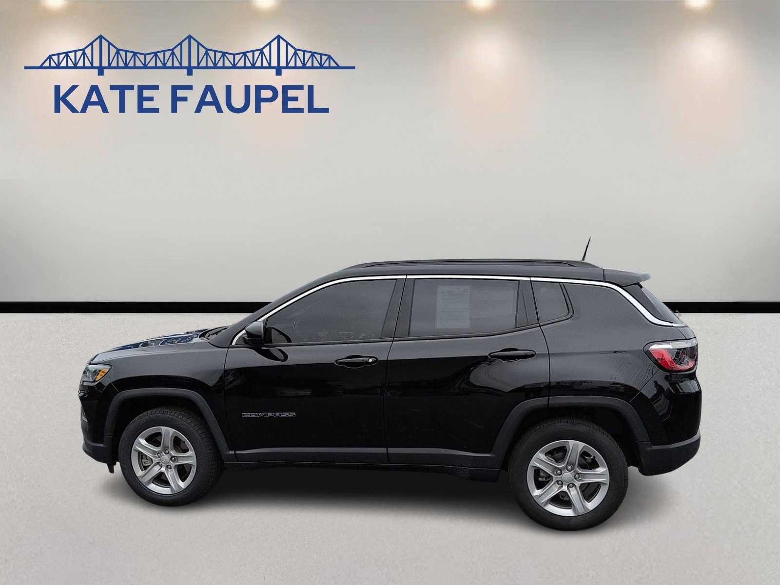 Used 2023 Jeep Compass Latitude w/ Convenience Group AWD/4WD image 4