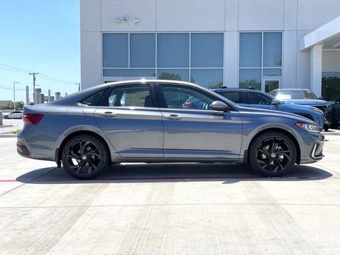 New 2025 Volkswagen Jetta SE image 9