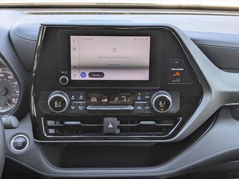 Certified 2024 Toyota Highlander LE image 17