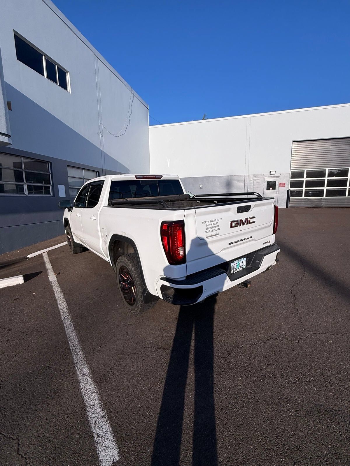 Used 2021 GMC Sierra 1500 AT4 w/ AT4 Value Package AWD/4WD image 5