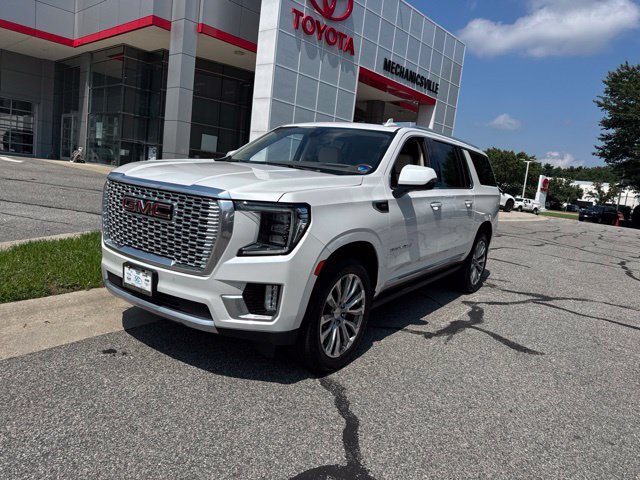 Used 2021 GMC Yukon XL Denali w/ Denali Premium Package AWD/4WD image 2