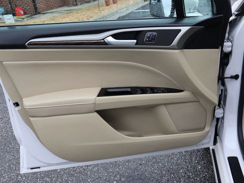 Used 2014 Ford Fusion SE w/ Equipment Group 202A FWD image 7