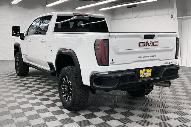 Used 2025 GMC Sierra 2500 AT4X AWD/4WD image 2