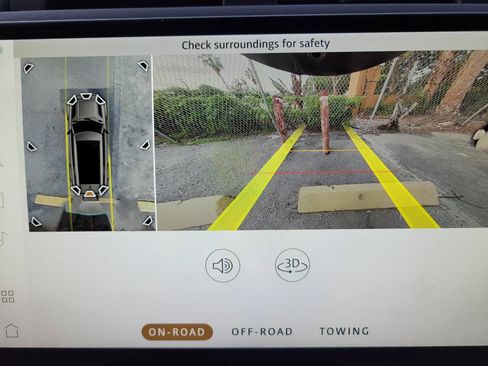 Used 2024 Land Rover Defender 130 X-Dynamic SE image 27