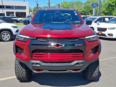Used 2025 Chevrolet Colorado ZR2 w/ Technology Package AWD/4WD image 2