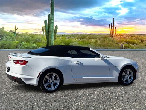 Used 2023 Chevrolet Camaro LT image 4