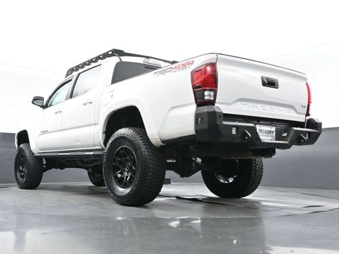 Used 2019 Toyota Tacoma TRD Sport image 45