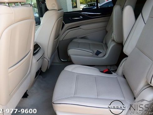 Used 2023 Cadillac Escalade Premium Luxury w/ Performance Package image 15