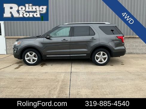 Used 2016 Ford Explorer XLT image 2
