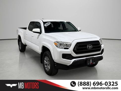 Used 2020 Toyota Tacoma SR5 AWD/4WD image 3