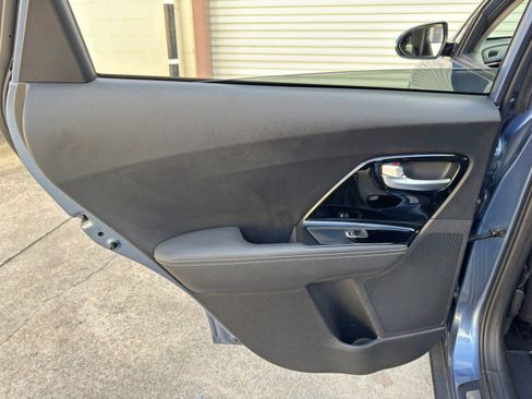 Used 2020 Kia Niro EX Premium FWD image 40