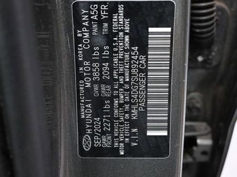 Used 2025 Hyundai Elantra SEL FWD image 15
