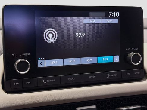 Used 2023 Honda HR-V LX image 9
