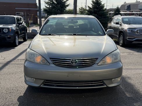 Used 2005 Toyota Camry LE FWD image 2